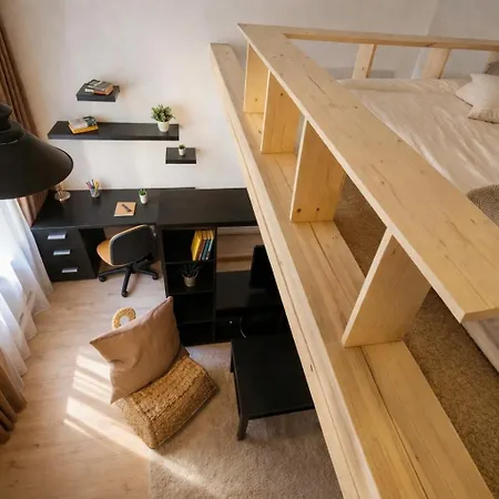 Two Level Old Town Loft Private Courtyard And Entrance Appartement Kaunas