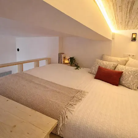 Two Level Old Town Loft Private Courtyard And Entrance *